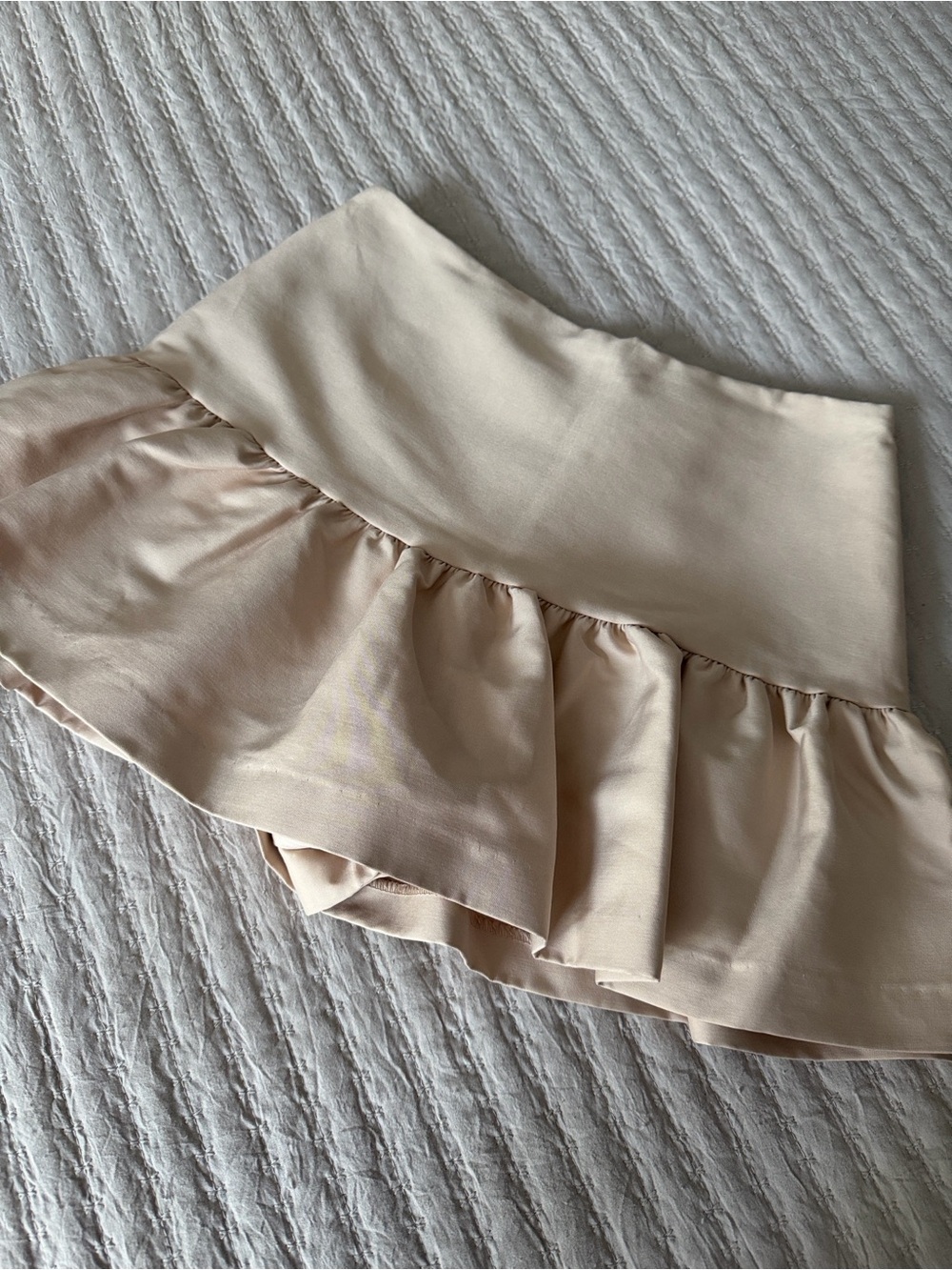 H&M Cream Mini Skirt w/Ruffle Creamy Beige Sz 4 ❤️ - Picture 3 of 9